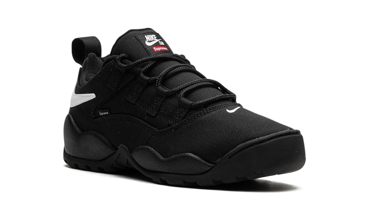 SB Darwin Low "Supreme - Black" FQ3000 001