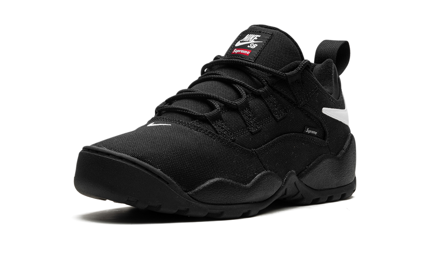 SB Darwin Low "Supreme - Black" FQ3000 001