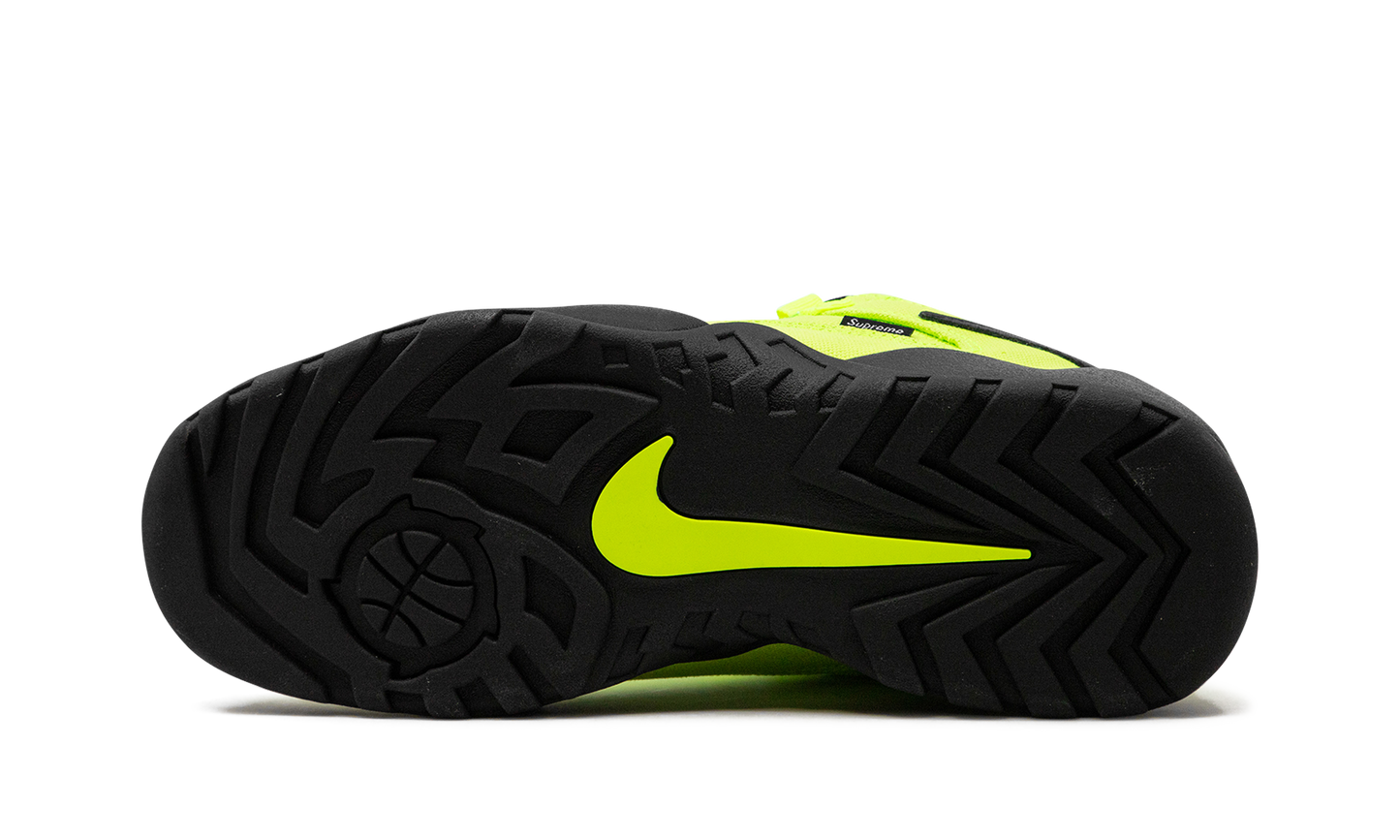 SB Darwin Low "Supreme - Volt" FQ3000 700