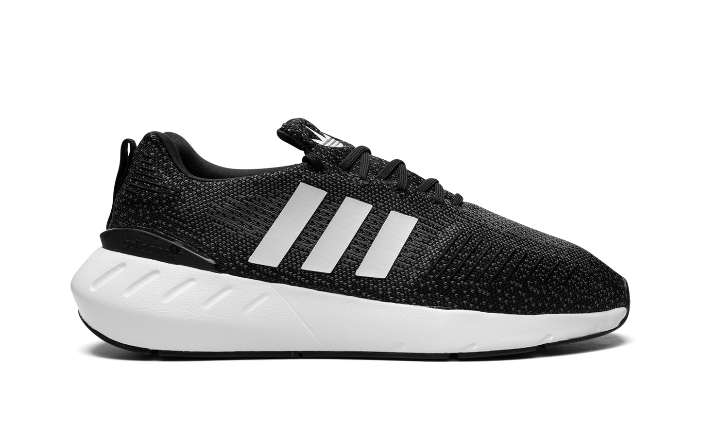 Swift Run 22 "Core Black" GZ3496