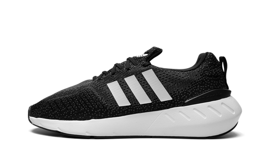 Swift Run 22 "Core Black" GZ3496