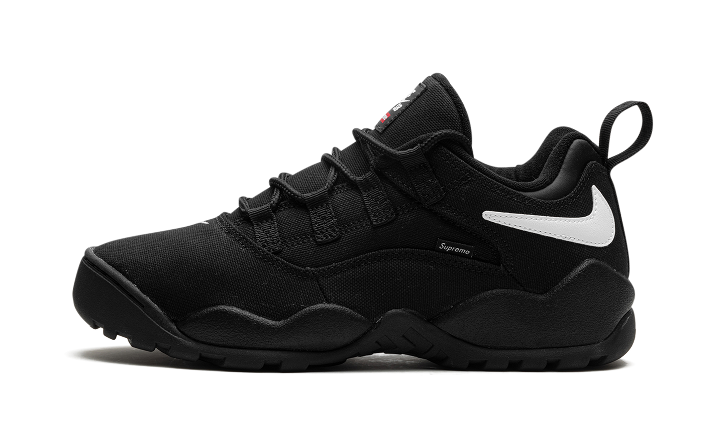 SB Darwin Low "Supreme - Black" FQ3000 001