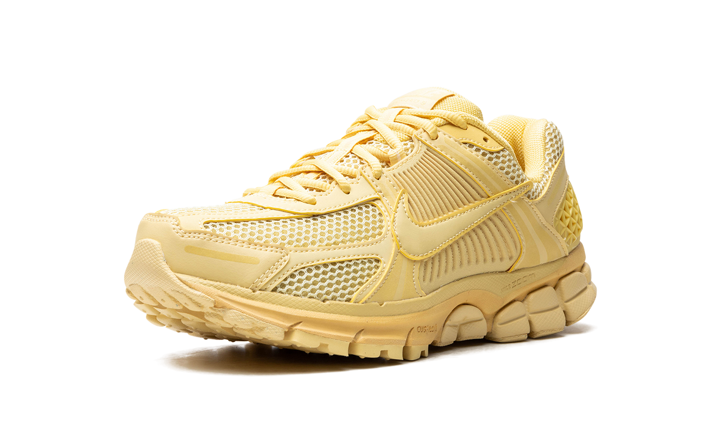 Zoom Vomero 5 "Saturn Gold" FQ7079 700