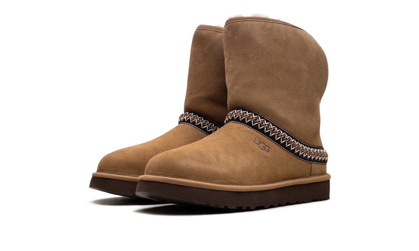 Classic Short Crescent Boot WMNS "Chestnut" 1161770 CHE